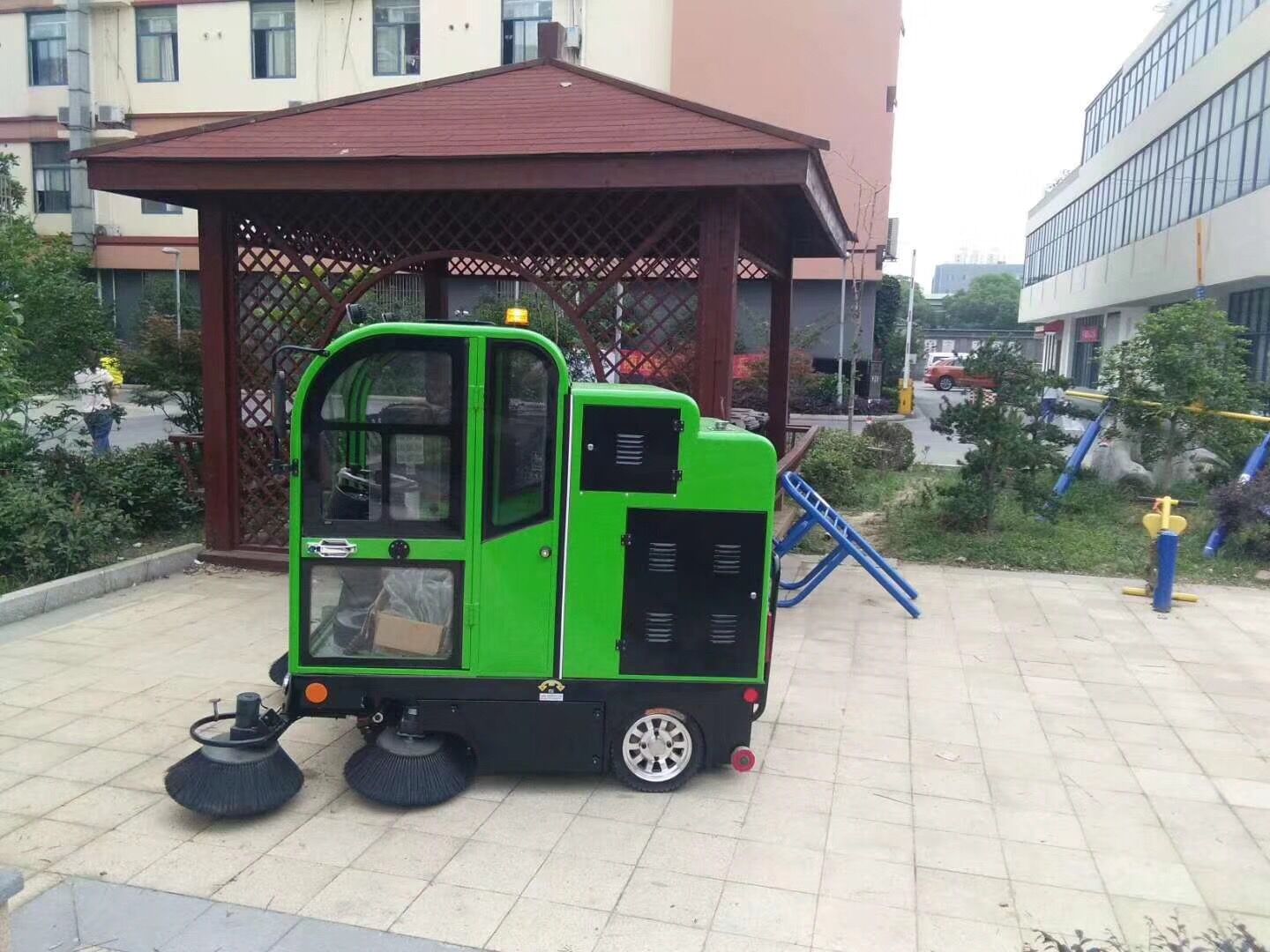 電動掃地機(jī)